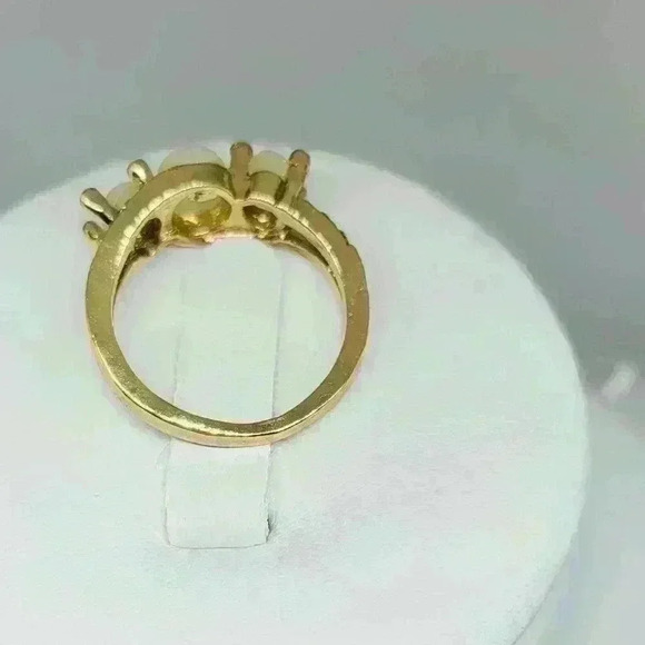 NWOT Exquisite Yellow Goldfilled Faux Opal and Diamond Ring. - Picture 5 of 6